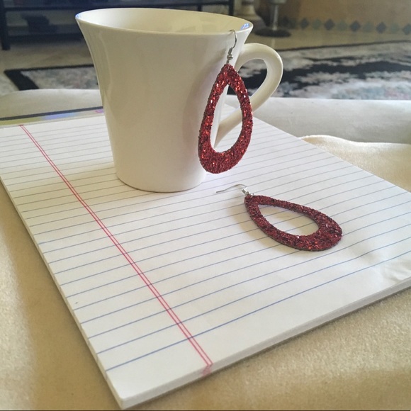 ☄️Pretty Red Glitter Teardrop Earrings☄️ - Picture 7 of 7
